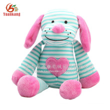 Beau chien en peluche valentine en peluche avec coeur